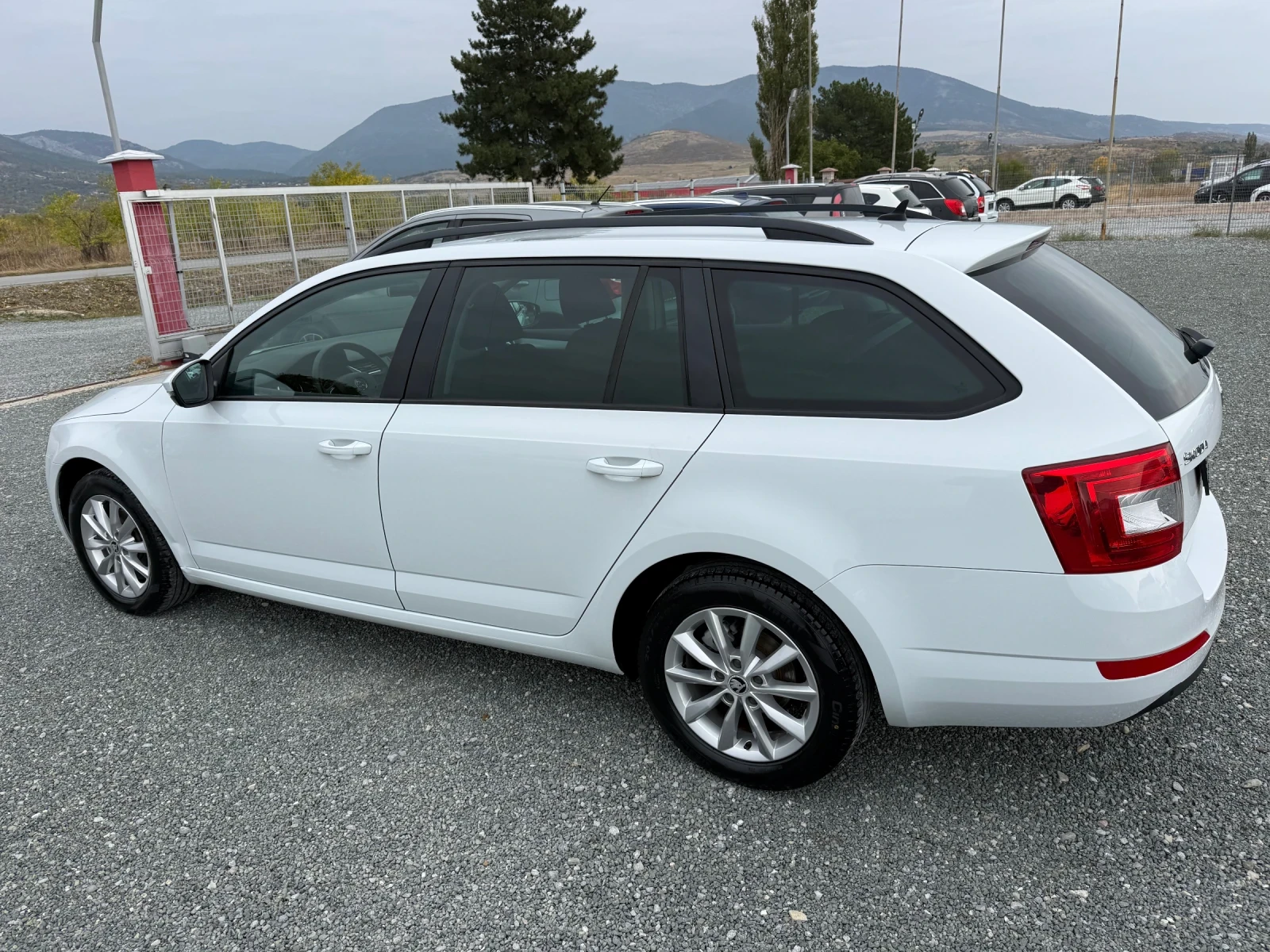Skoda Octavia (KATO НОВА) - изображение 9