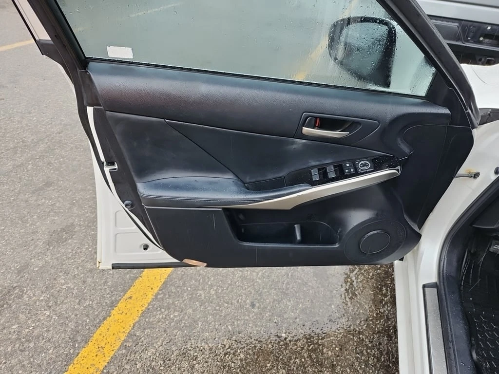 Lexus IS * 4DR SDN AWD * CARFAX *    | Mobile.bg   12