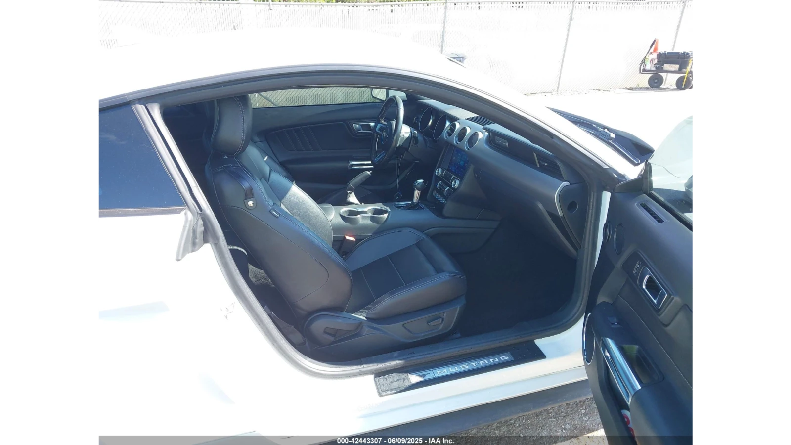 Ford Mustang ECOBOOST PREMIUM - изображение 8