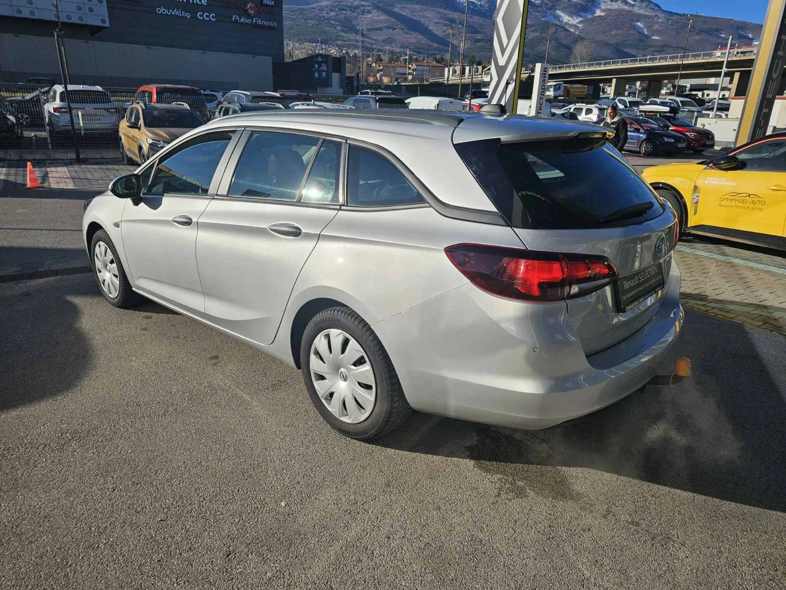 Opel Astra SPORTS TOURER 1.2 - изображение 4