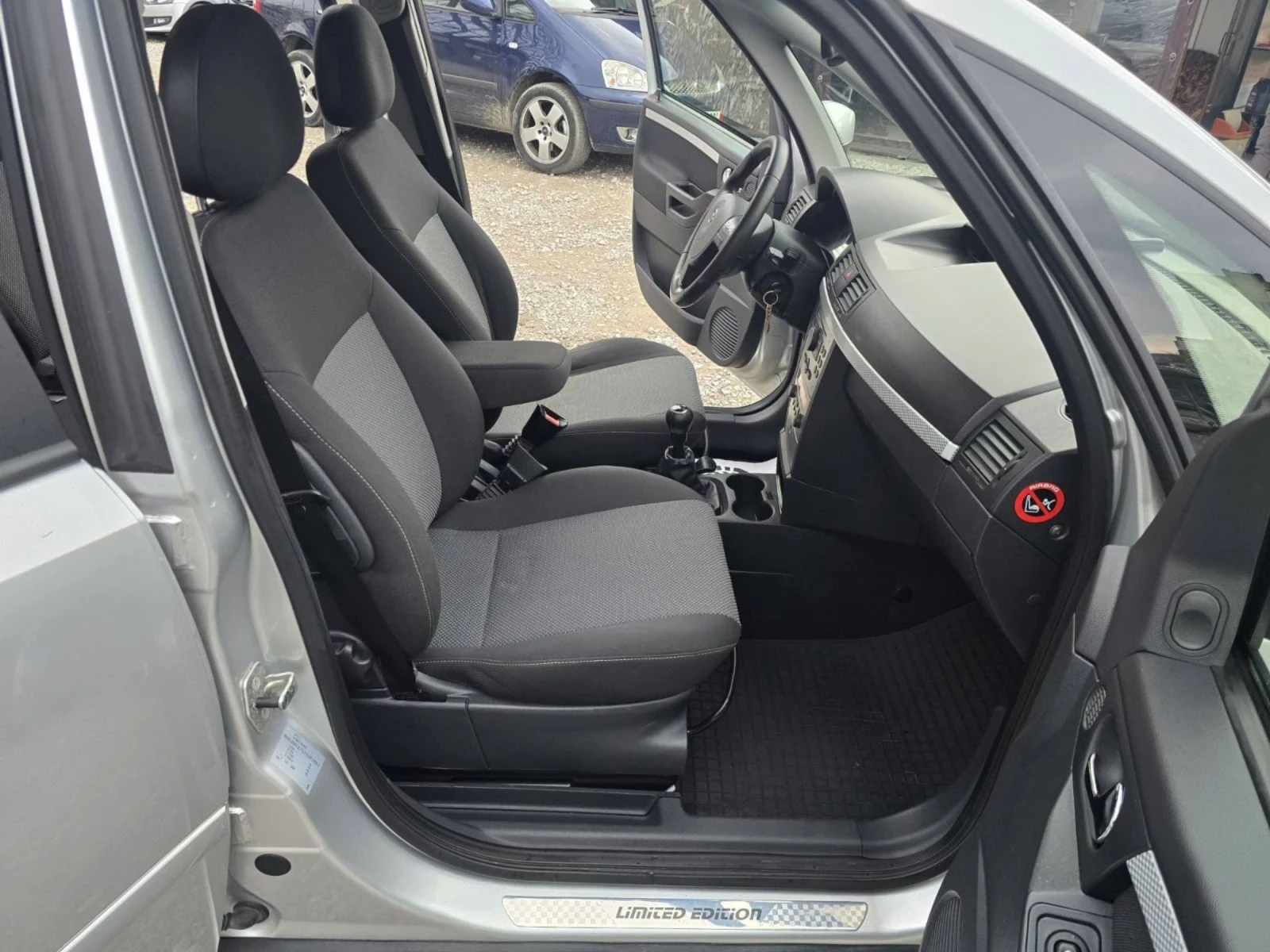 Opel Meriva 1.3CDTI XENON FACELIFT , снимка 12 - Автомобили и джипове - 54003094