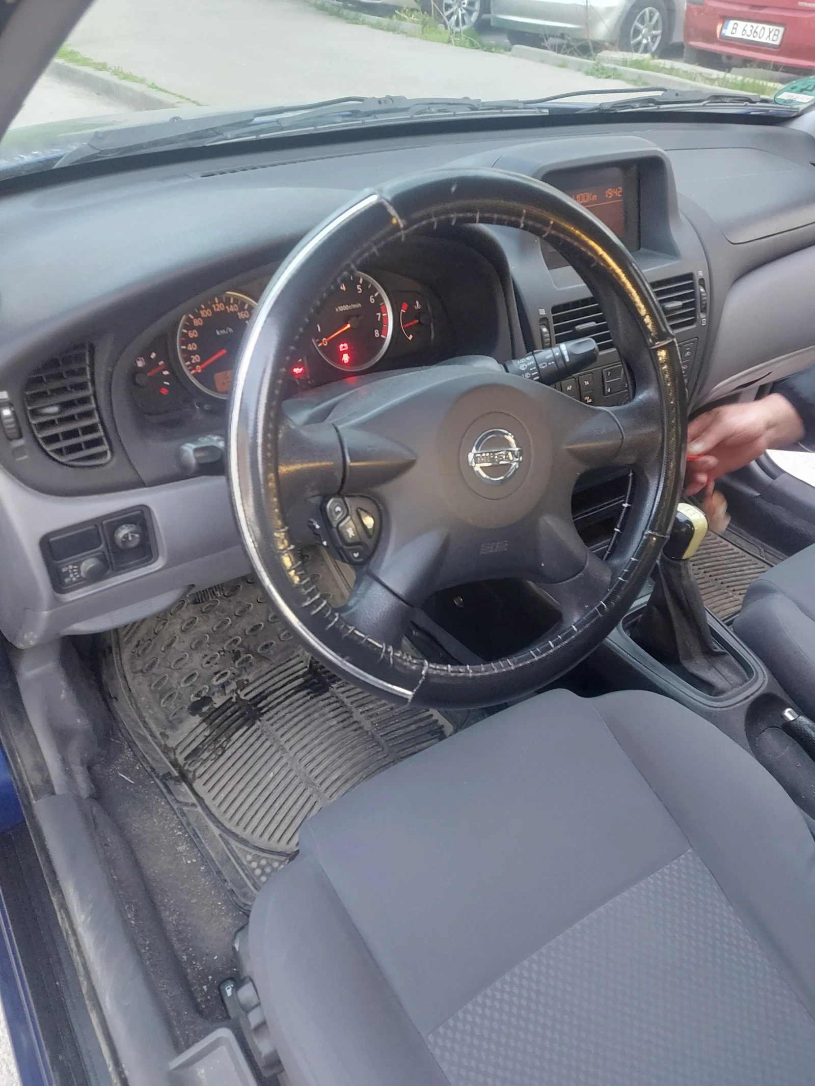 Nissan Almera, снимка 10 - Автомобили и джипове - 54220747