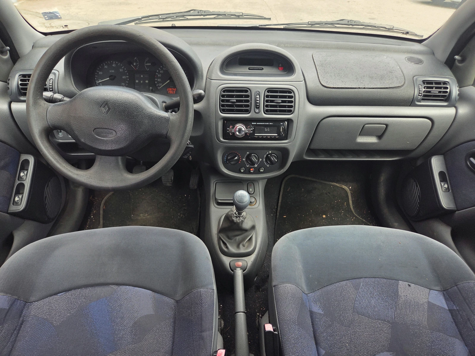 Renault Clio 1.2i-Климатик, снимка 11 - Автомобили и джипове - 54822833