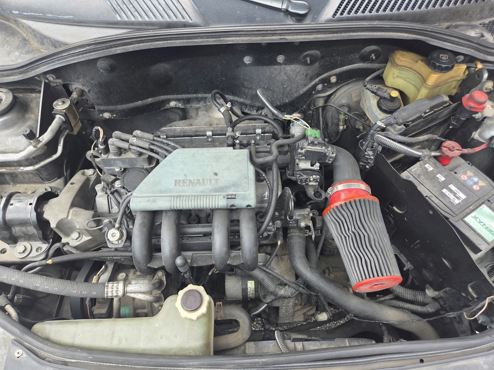 Renault Clio 1.2i-Климатик, снимка 17 - Автомобили и джипове - 54822833