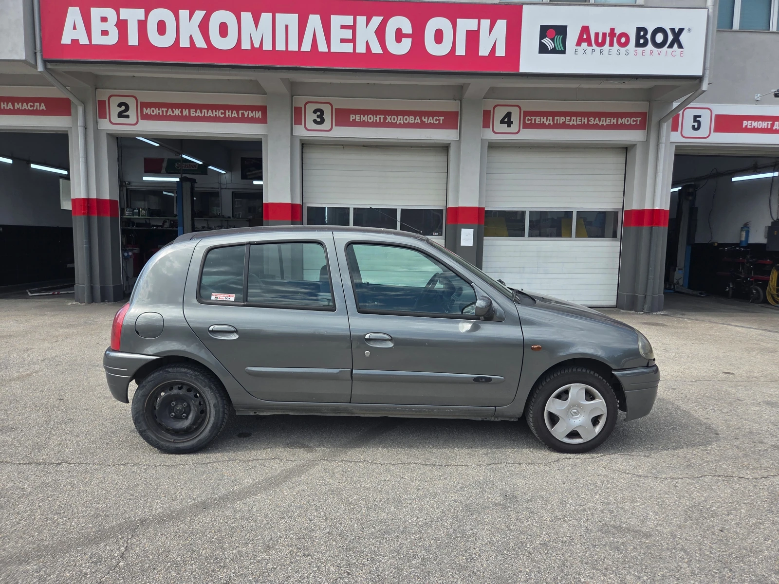 Renault Clio 1.2i-Климатик, снимка 6 - Автомобили и джипове - 54822833