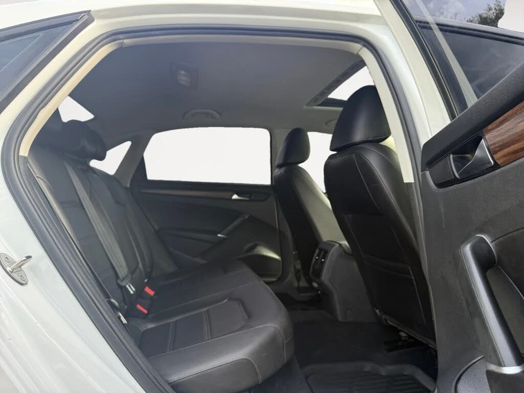 VW Passat 2.0T Limited Edition  #УНИКАТ# !FULL!, снимка 11 - Автомобили и джипове - 55122819
