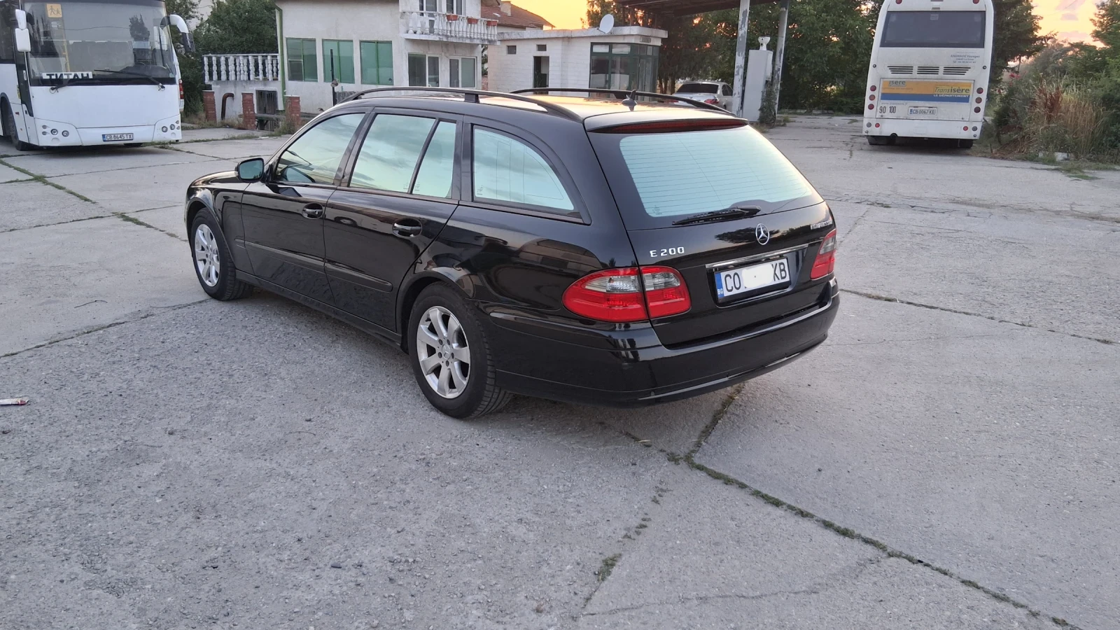 Mercedes-Benz E 200 Компресор , снимка 4 - Автомобили и джипове - 55189648