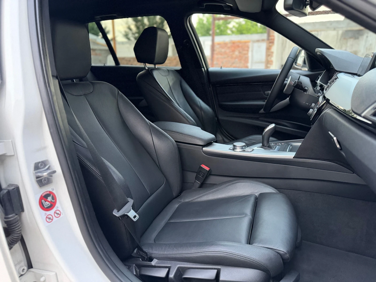 BMW 320 Xdrive SWISS, снимка 11 - Автомобили и джипове - 55212713