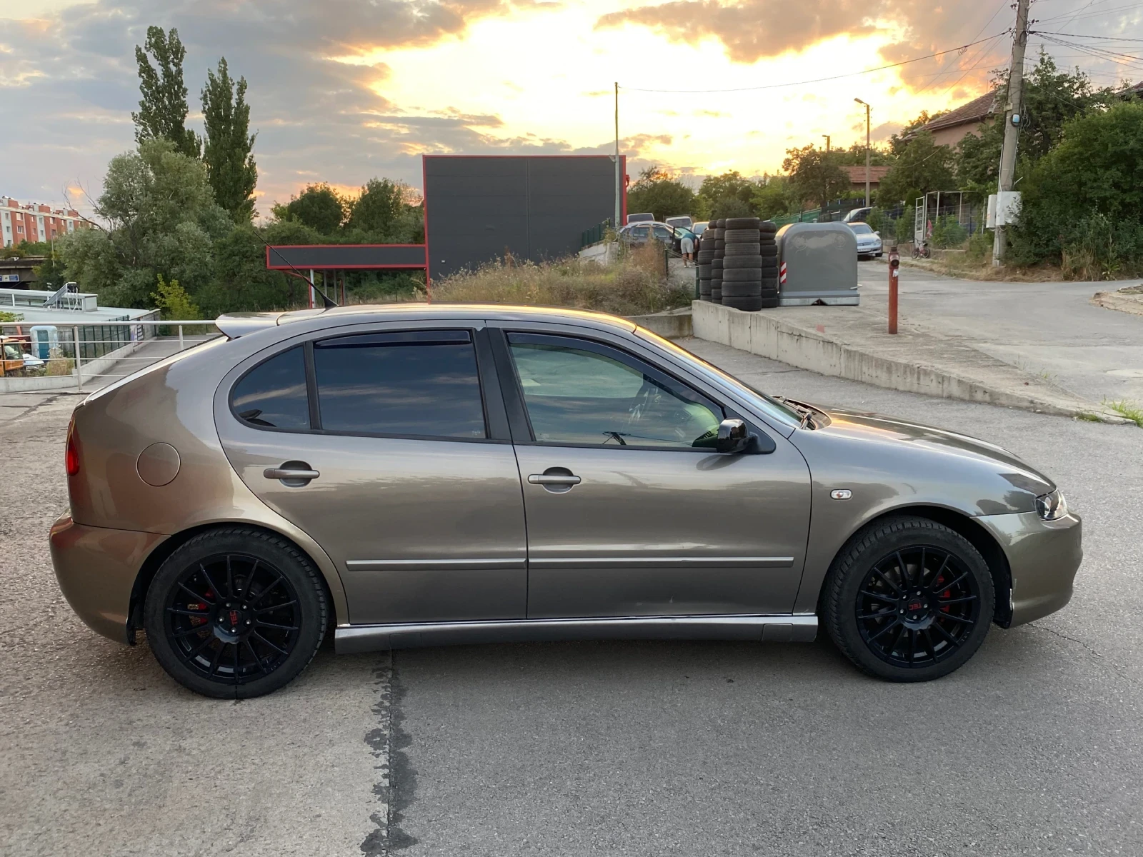 Seat Leon, снимка 4 - Автомобили и джипове - 55658190