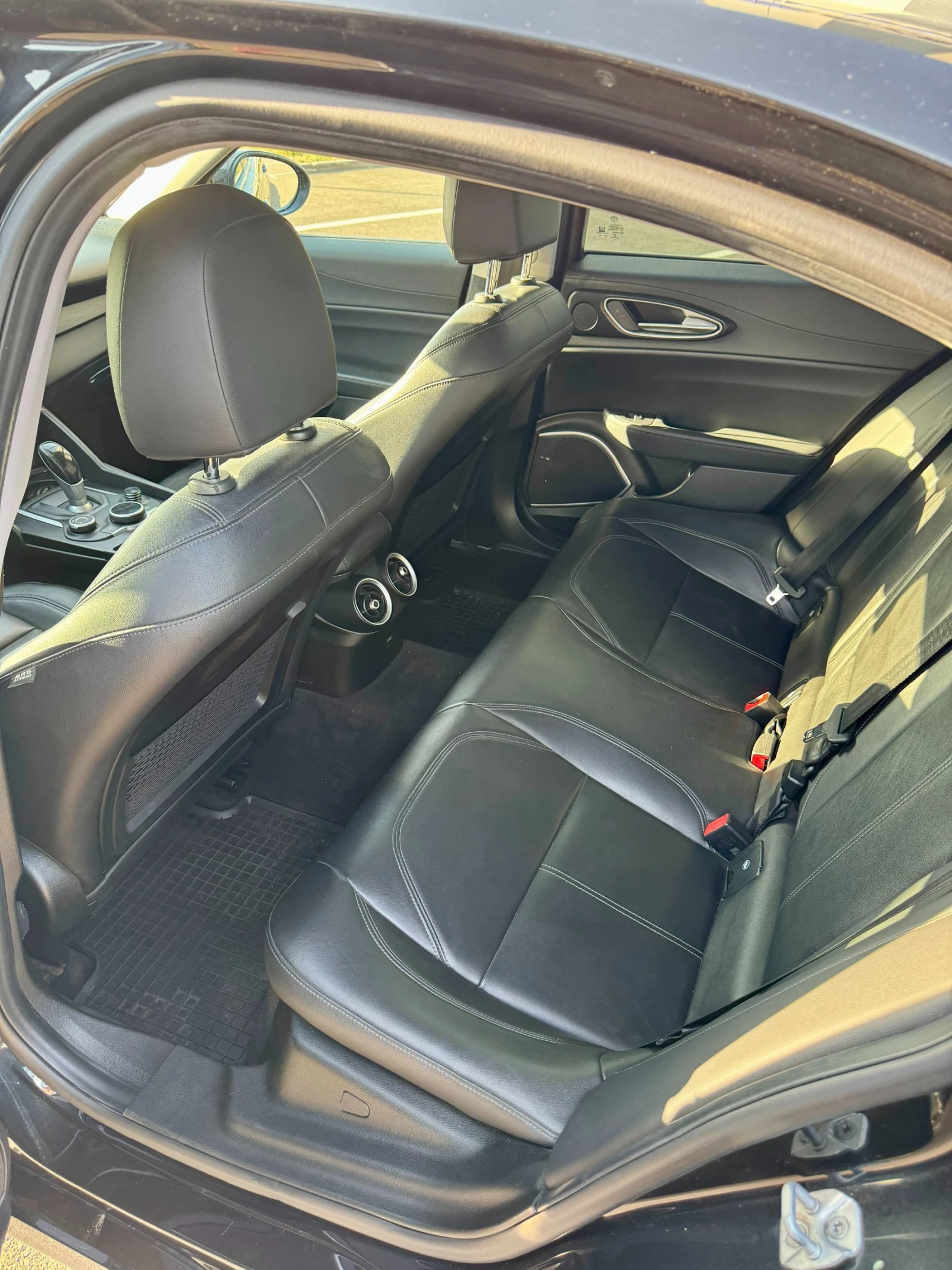 Alfa Romeo Giulia TI 2.0 RWD, снимка 12 - Автомобили и джипове - 55852500