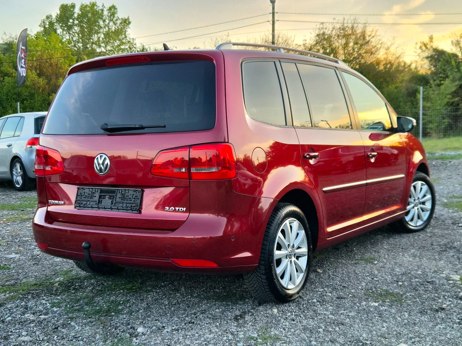 VW Touran 2.0'TDI* LED, NAVI PANORAMA FULL, снимка 4 - Автомобили и джипове - 56089882