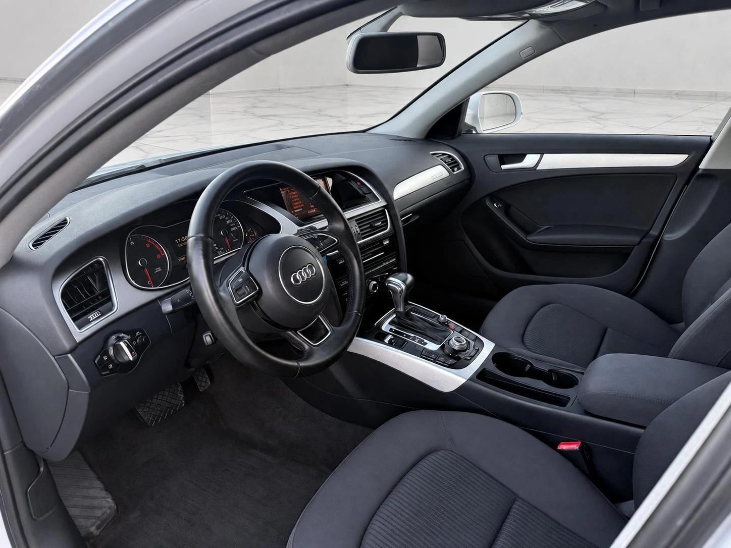 Audi A4 2.0 TDi Quattro, снимка 8 - Автомобили и джипове - 56388929