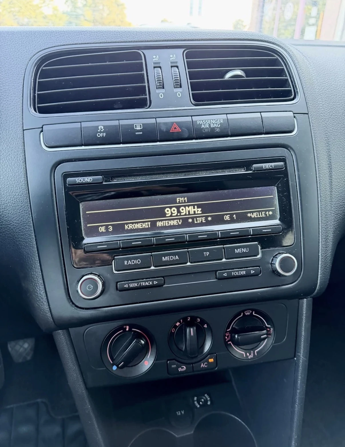 VW Polo 1.2i / КЛИМА, снимка 5 - Автомобили и джипове - 56399795