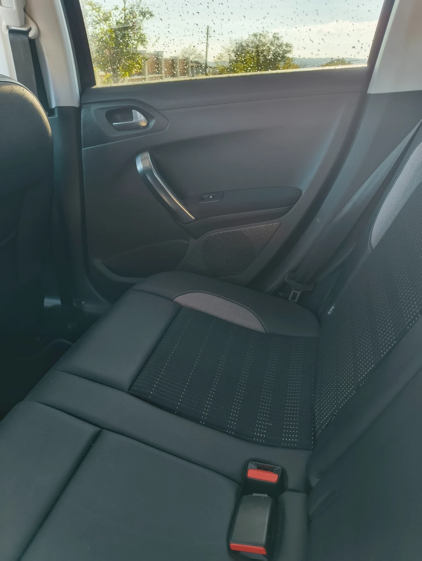 Peugeot 2008 1.2, снимка 8 - Автомобили и джипове - 56644826