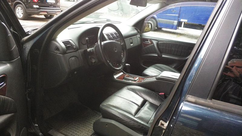 Mercedes-Benz ML 270, снимка 8 - Автомобили и джипове - 52110417