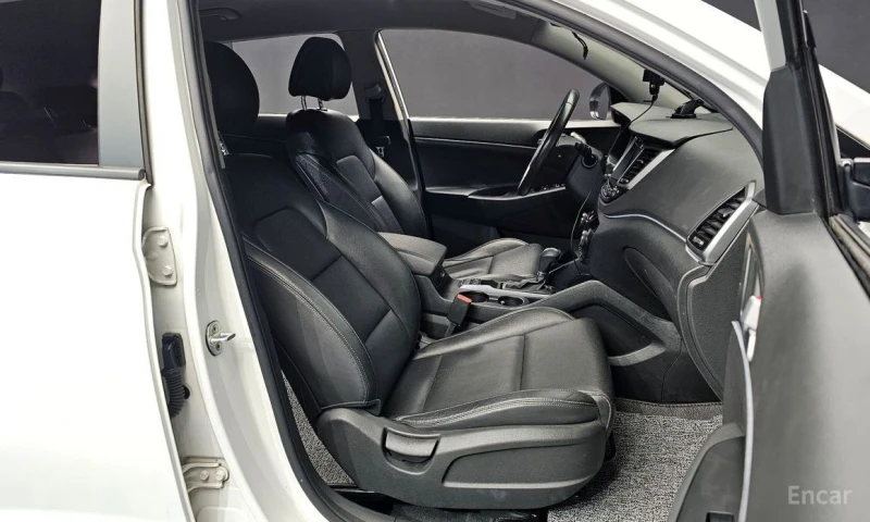 Hyundai Tucson, снимка 10 - Автомобили и джипове - 52875212