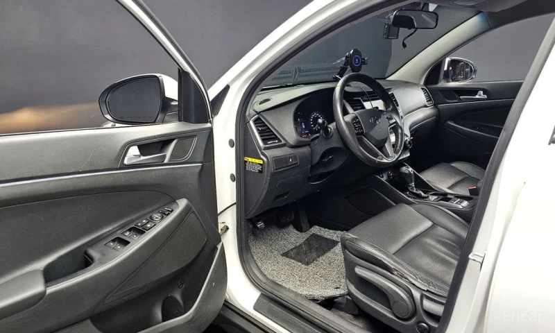 Hyundai Tucson, снимка 11 - Автомобили и джипове - 52875212