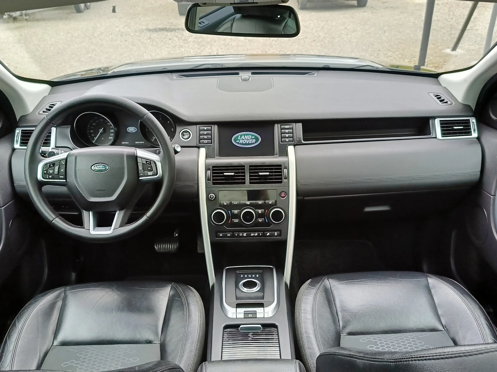 Land Rover Discovery Sport 2.0D* Панорама* 4х4 - изображение 9