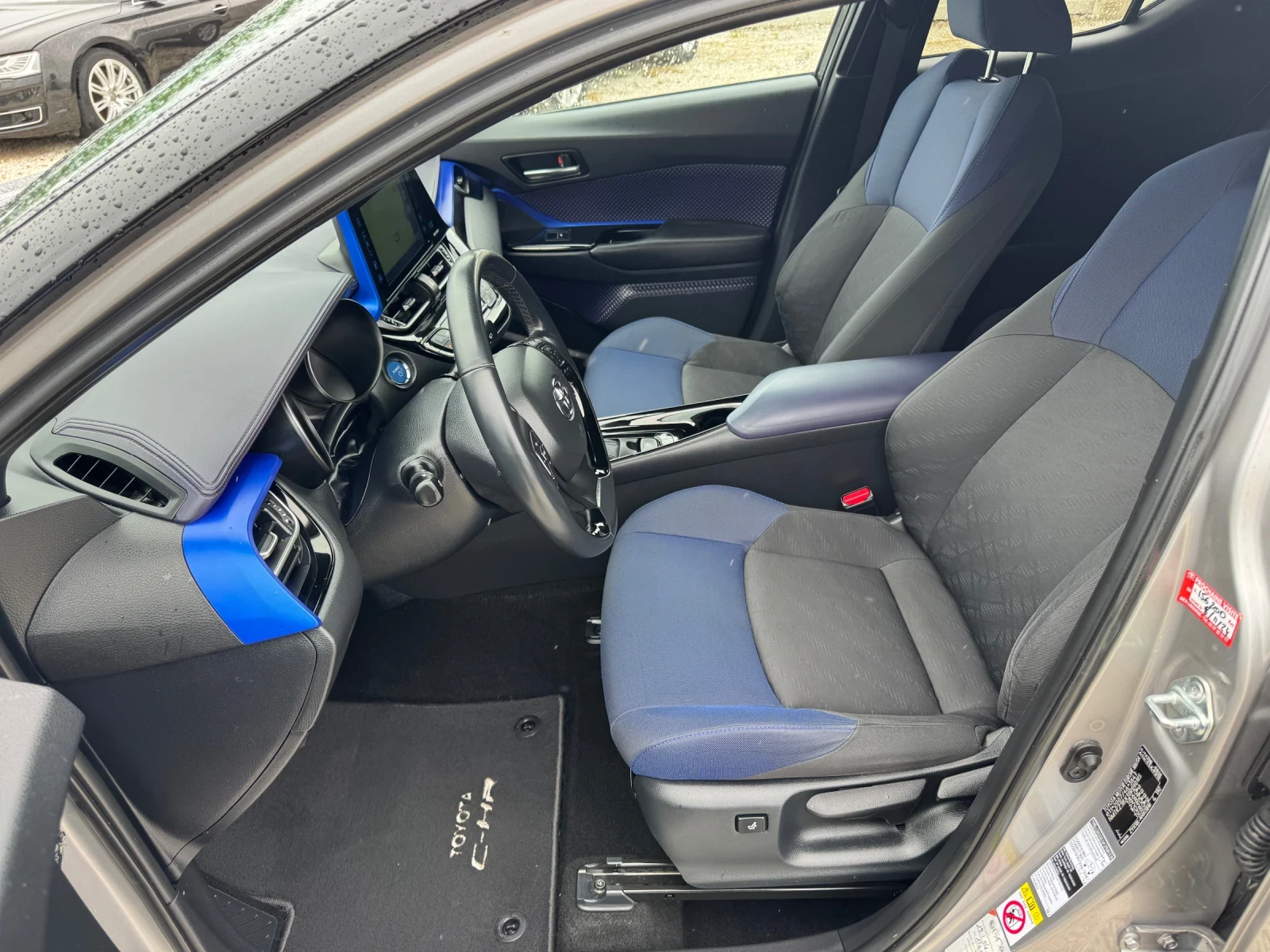 Toyota C-HR Hybride , снимка 8 - Автомобили и джипове - 54685265