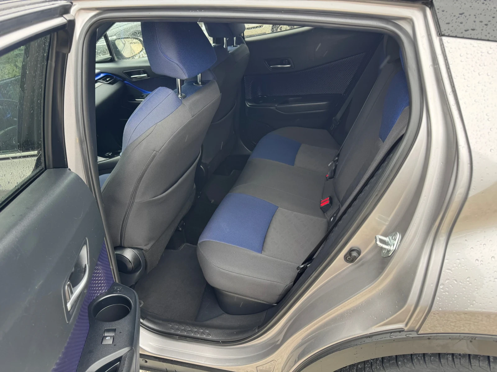 Toyota C-HR Hybride , снимка 12 - Автомобили и джипове - 54685265