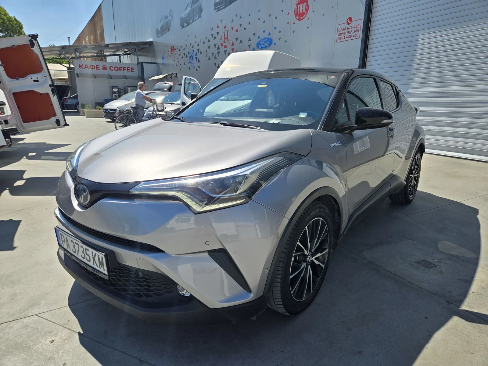 Toyota C-HR 1.8 хибрид