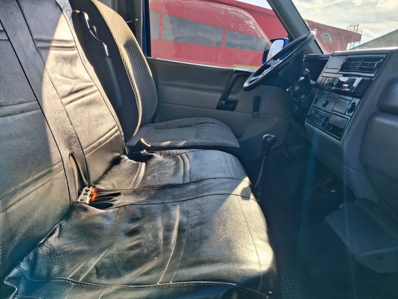 VW Transporter Caravelle, 2.5 бензин-газ, 9 местен. , снимка 15 - Бусове и автобуси - 53108414