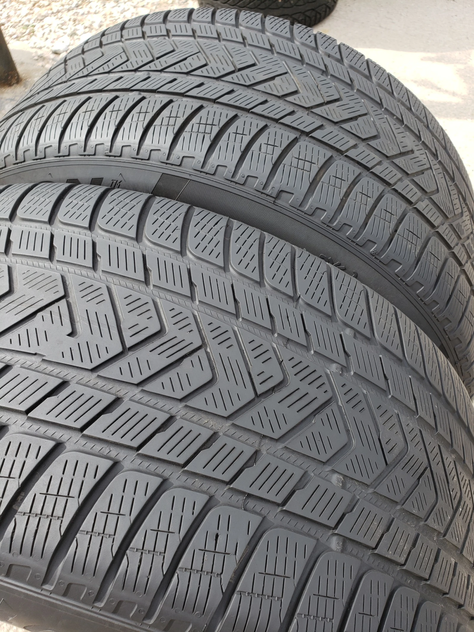 Гуми Зимни 315/40R21, снимка 4 - Гуми и джанти - 56223377