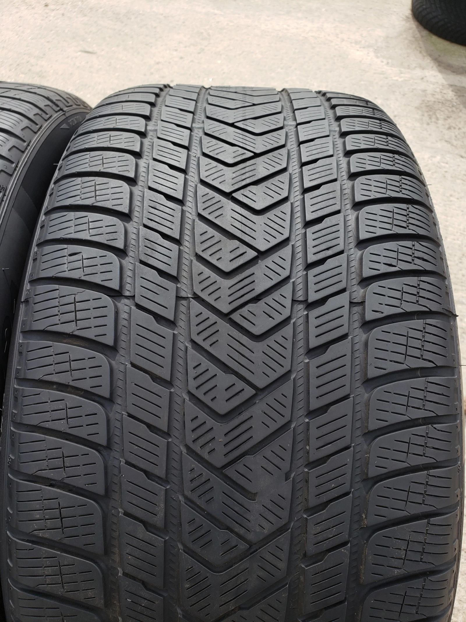 Гуми Зимни 315/40R21