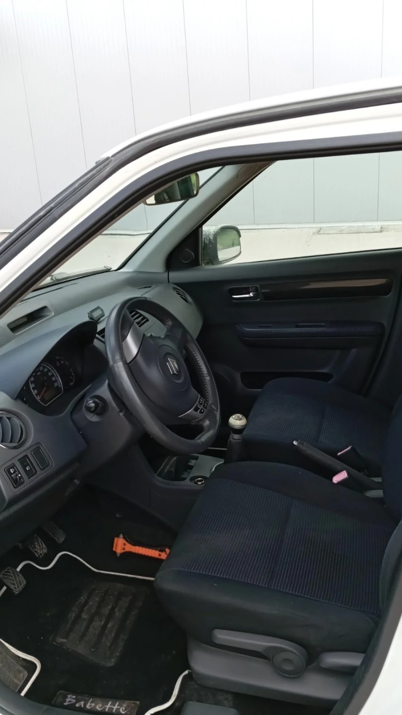 Suzuki Swift 1.3, снимка 8 - Автомобили и джипове - 47130879