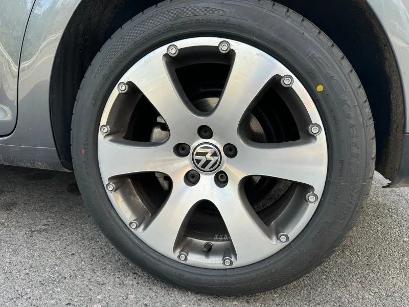 VW Touran, снимка 9 - Автомобили и джипове - 47646694