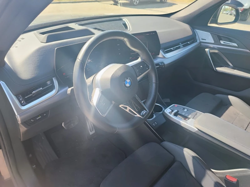 BMW iX1 X DRIVE 30 M, снимка 3 - Автомобили и джипове - 51052193