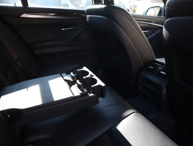 BMW 528 Luxury Line/PDC/Ambient/4xПодгрев/Камера, снимка 11 - Автомобили и джипове - 53166029