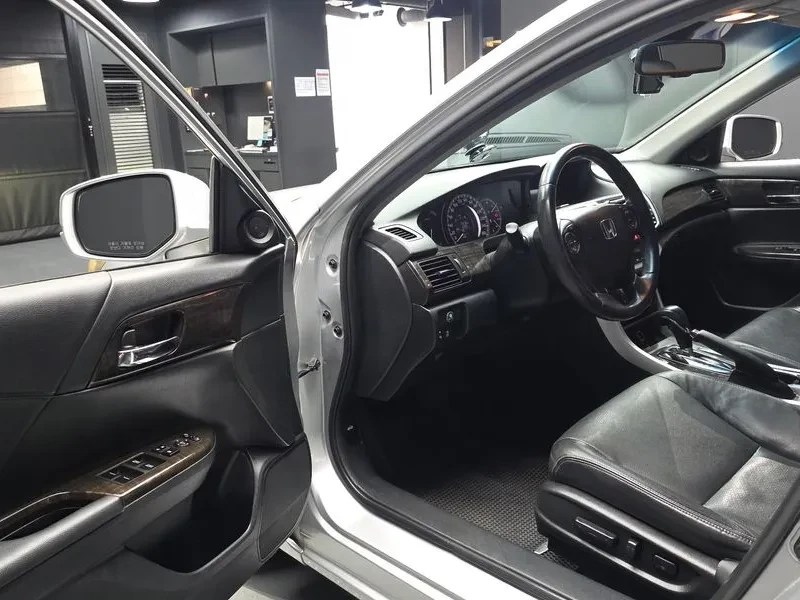 Honda Accord 2.4 9Th Generation, снимка 9 - Автомобили и джипове - 55985149