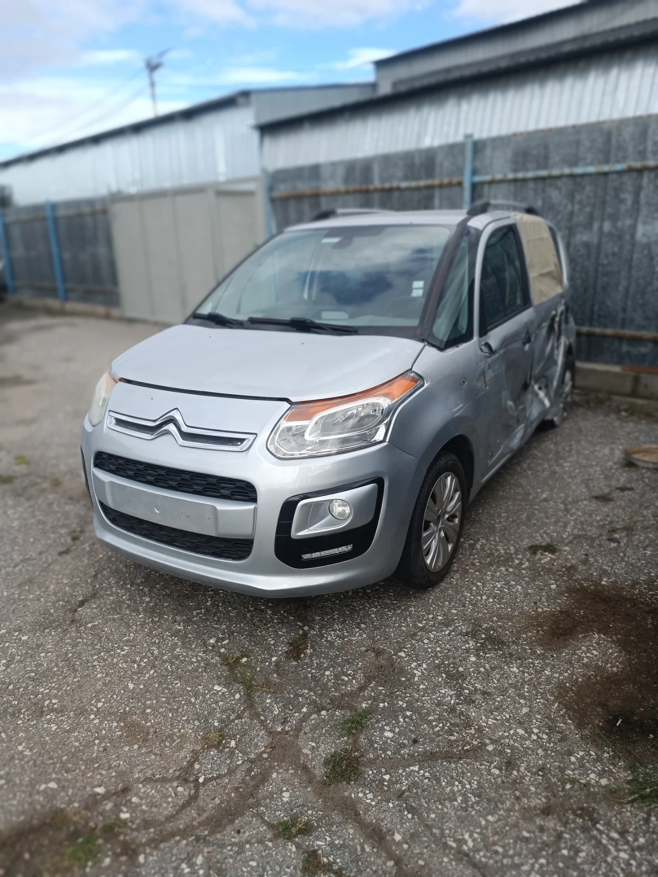 Citroen C3 Picasso 1.6 HDI - изображение 4