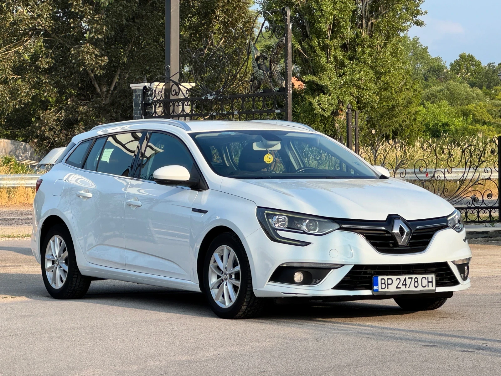 Renault Megane 1.5DCI АВТОМАТ ВСИЧКО ПЛАТЕНО - изображение 6