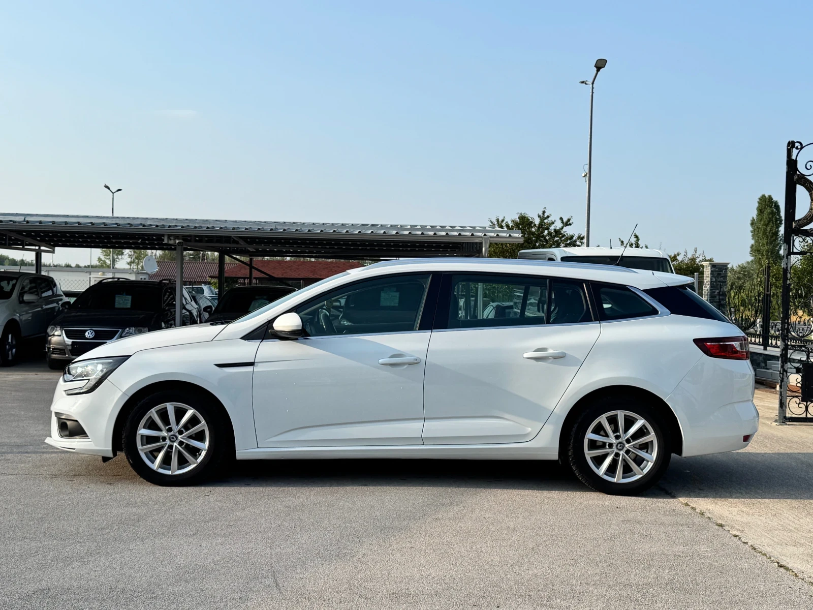 Renault Megane 1.5DCI АВТОМАТ ВСИЧКО ПЛАТЕНО - изображение 2