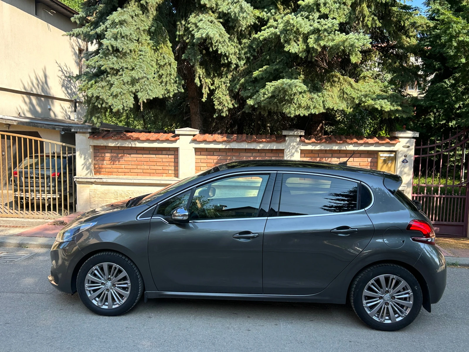 Peugeot 208 1, 6GT LINE BLUE HDI - изображение 7