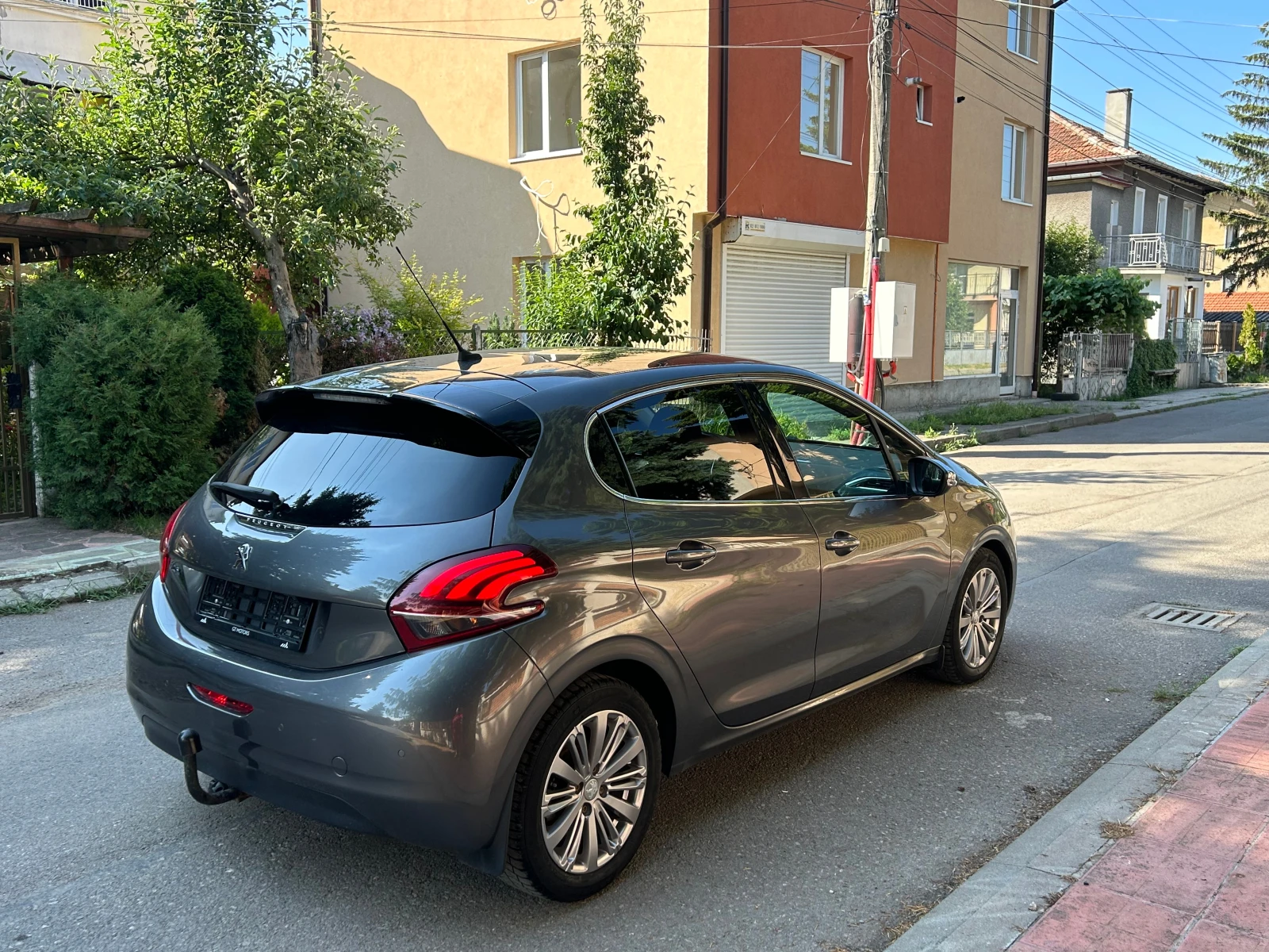 Peugeot 208 1, 6GT LINE BLUE HDI - изображение 4