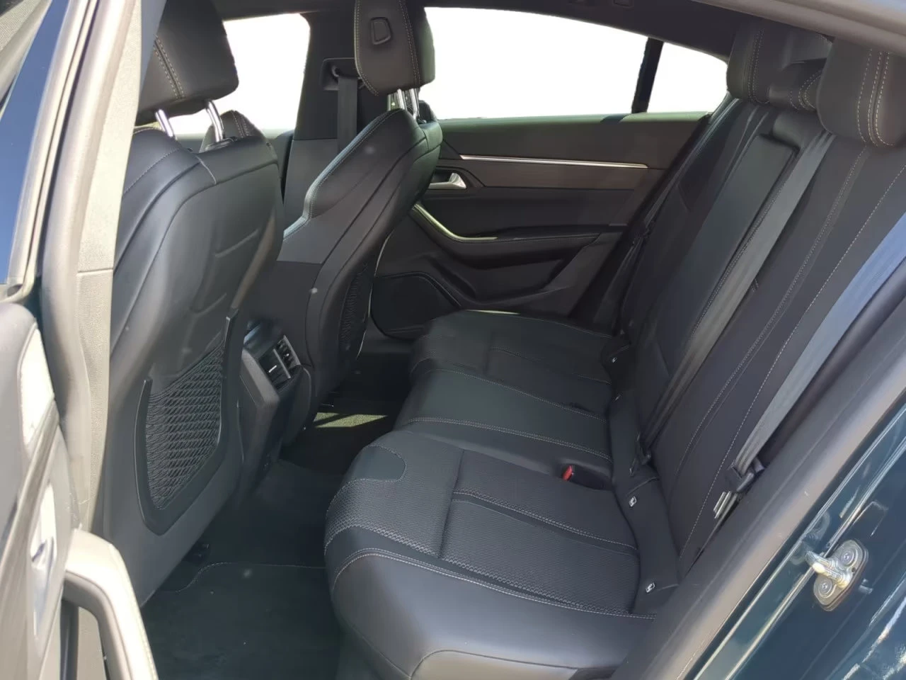 Peugeot 508 1.6PHEV/225HP/GTLINE/360/NAVI/FOCAL/ACC/LED/106z, снимка 15 - Автомобили и джипове - 53709555