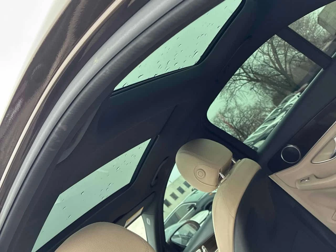 Mercedes-Benz C 300 CARFAX, снимка 12 - Автомобили и джипове - 54097457