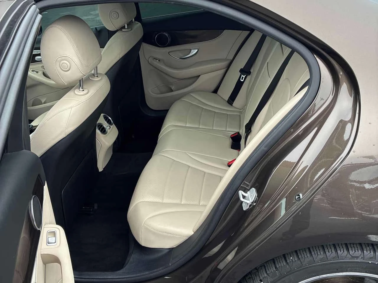 Mercedes-Benz C 300 CARFAX, снимка 11 - Автомобили и джипове - 54097457