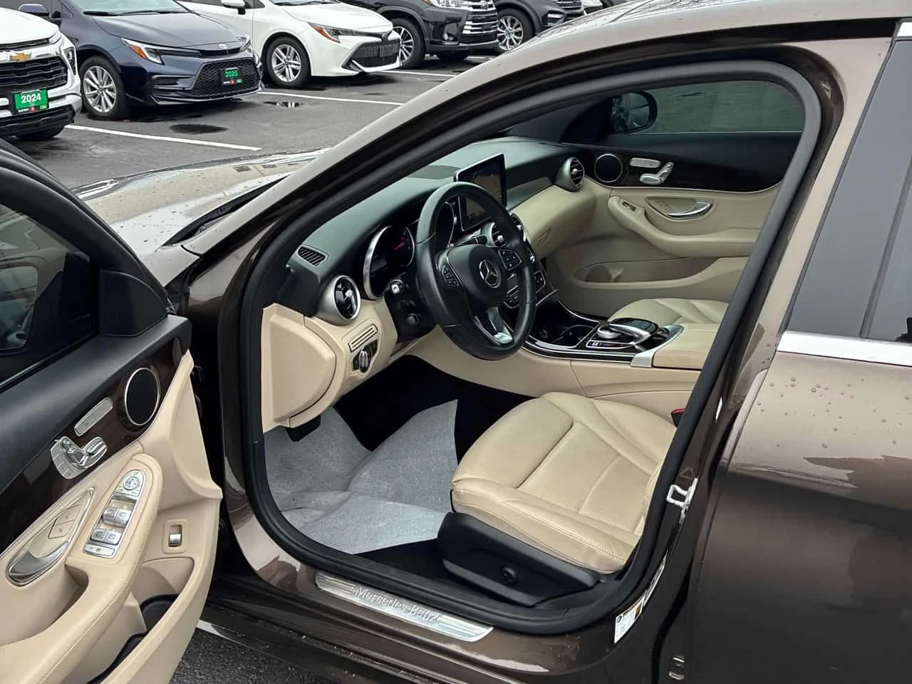 Mercedes-Benz C 300 CARFAX, снимка 5 - Автомобили и джипове - 54097457