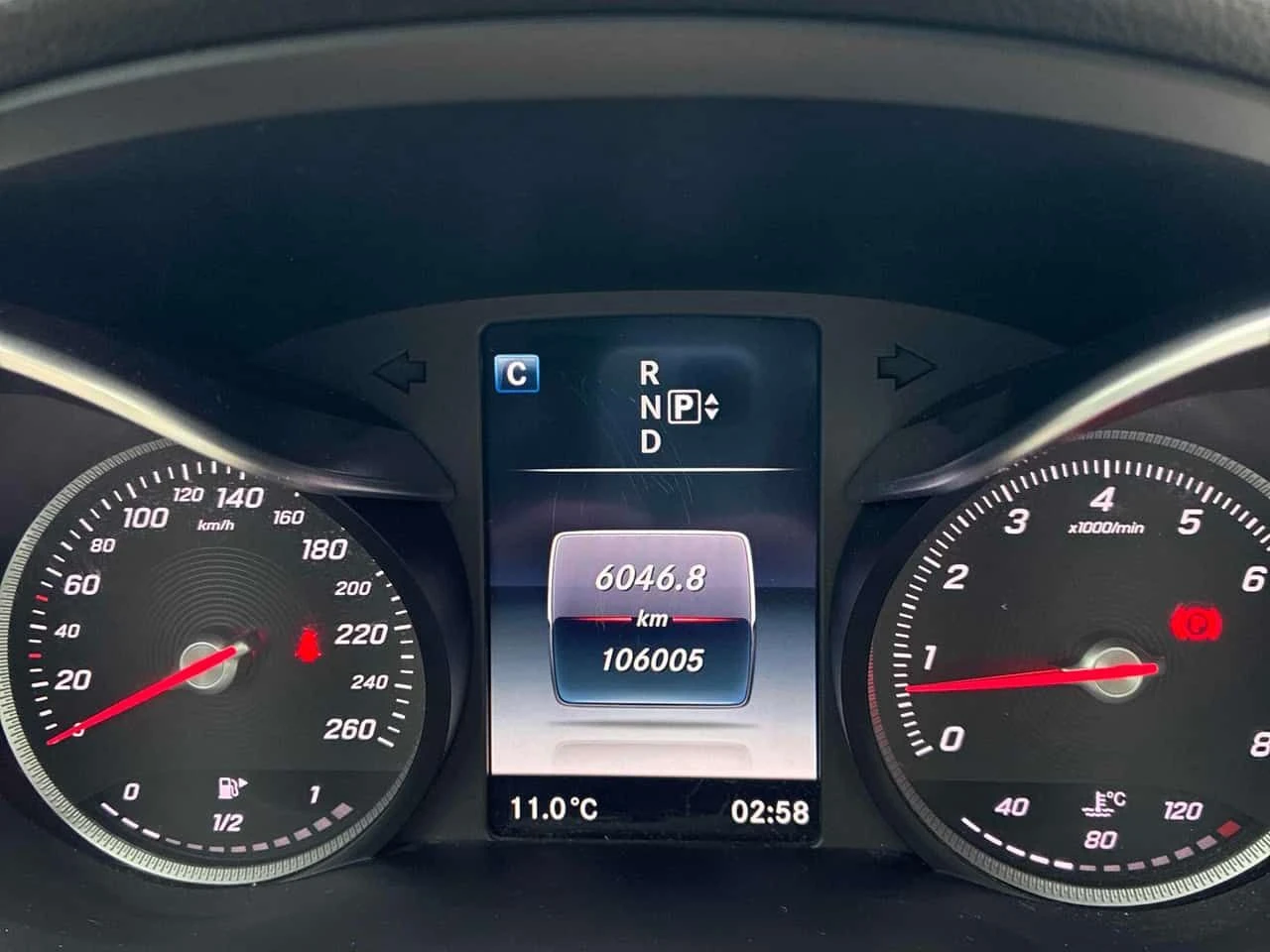 Mercedes-Benz C 300 CARFAX, снимка 8 - Автомобили и джипове - 54097457