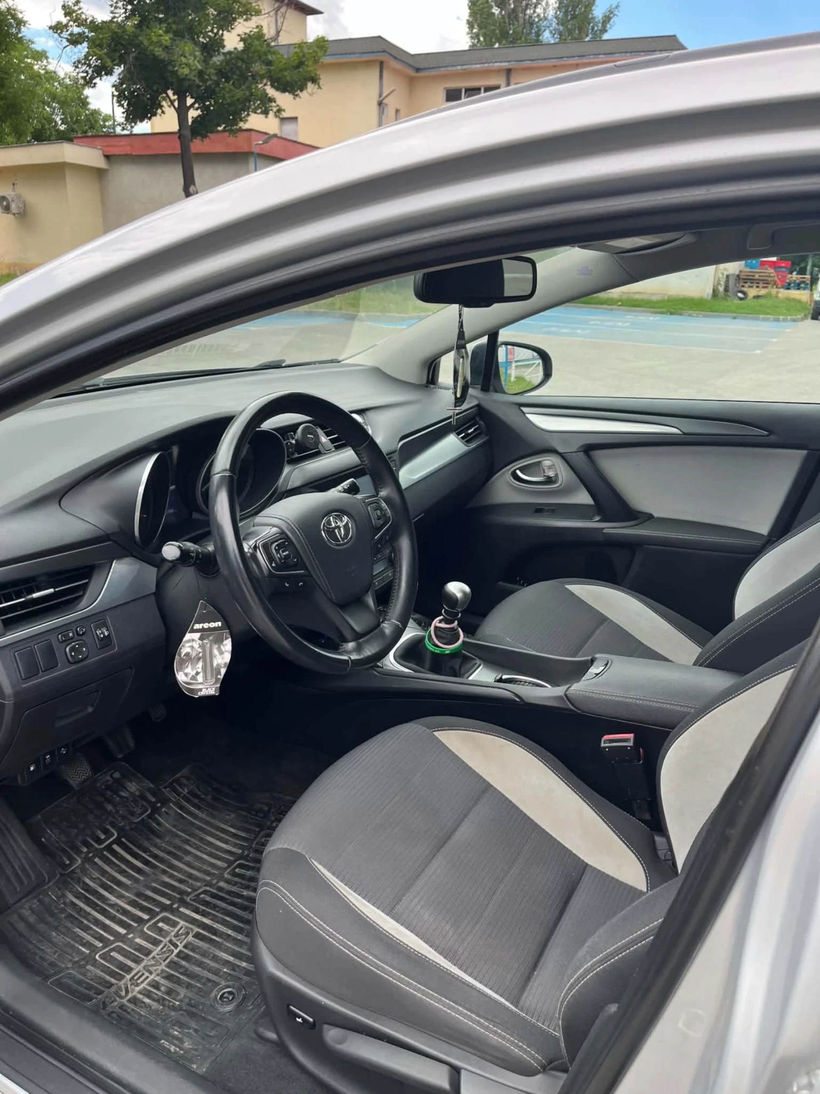 Toyota Avensis Touring Sports, снимка 10 - Автомобили и джипове - 55093094