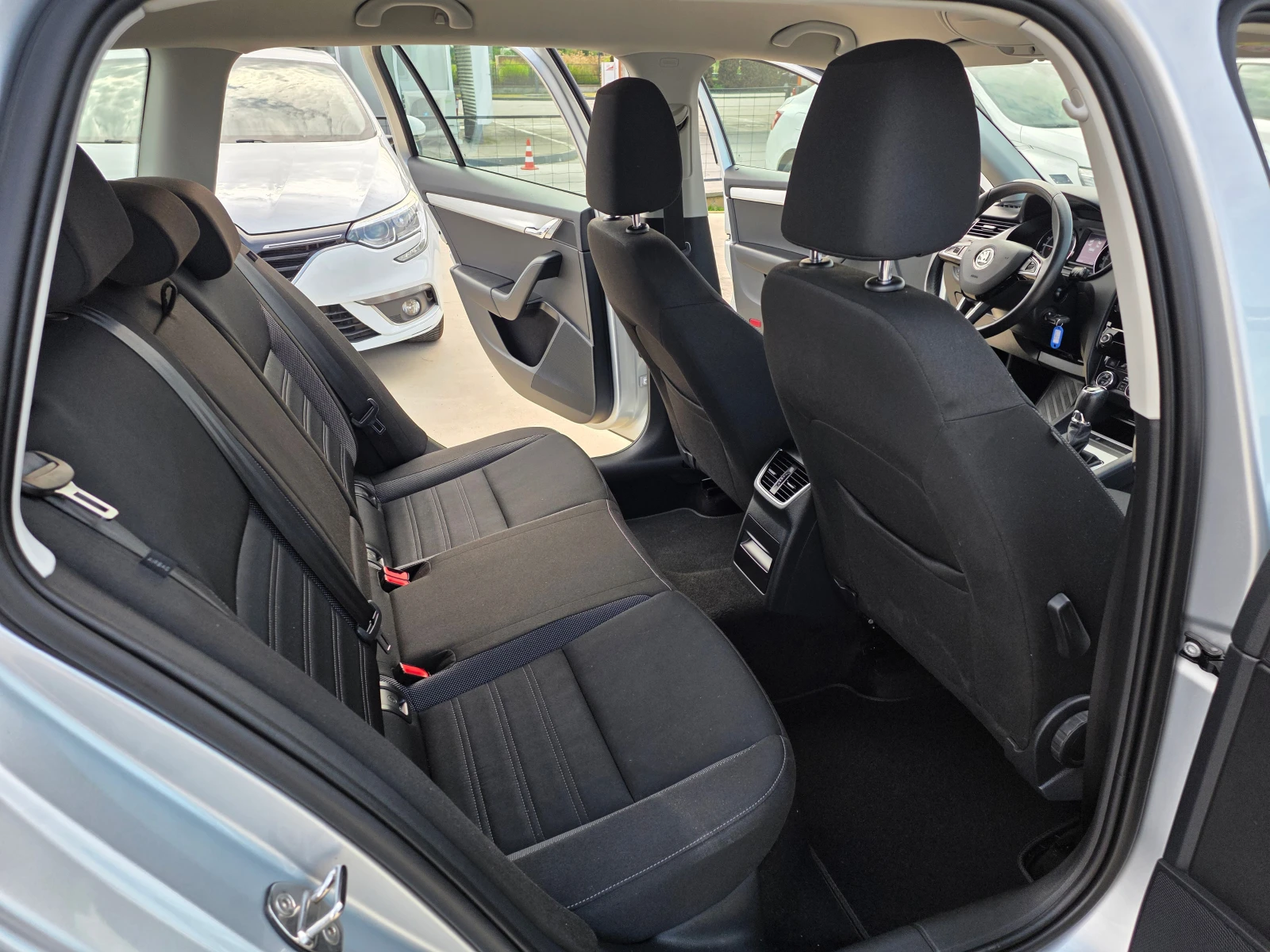 Skoda Octavia 2.0 TDI А/Т-150кс, снимка 10 - Автомобили и джипове - 55136090