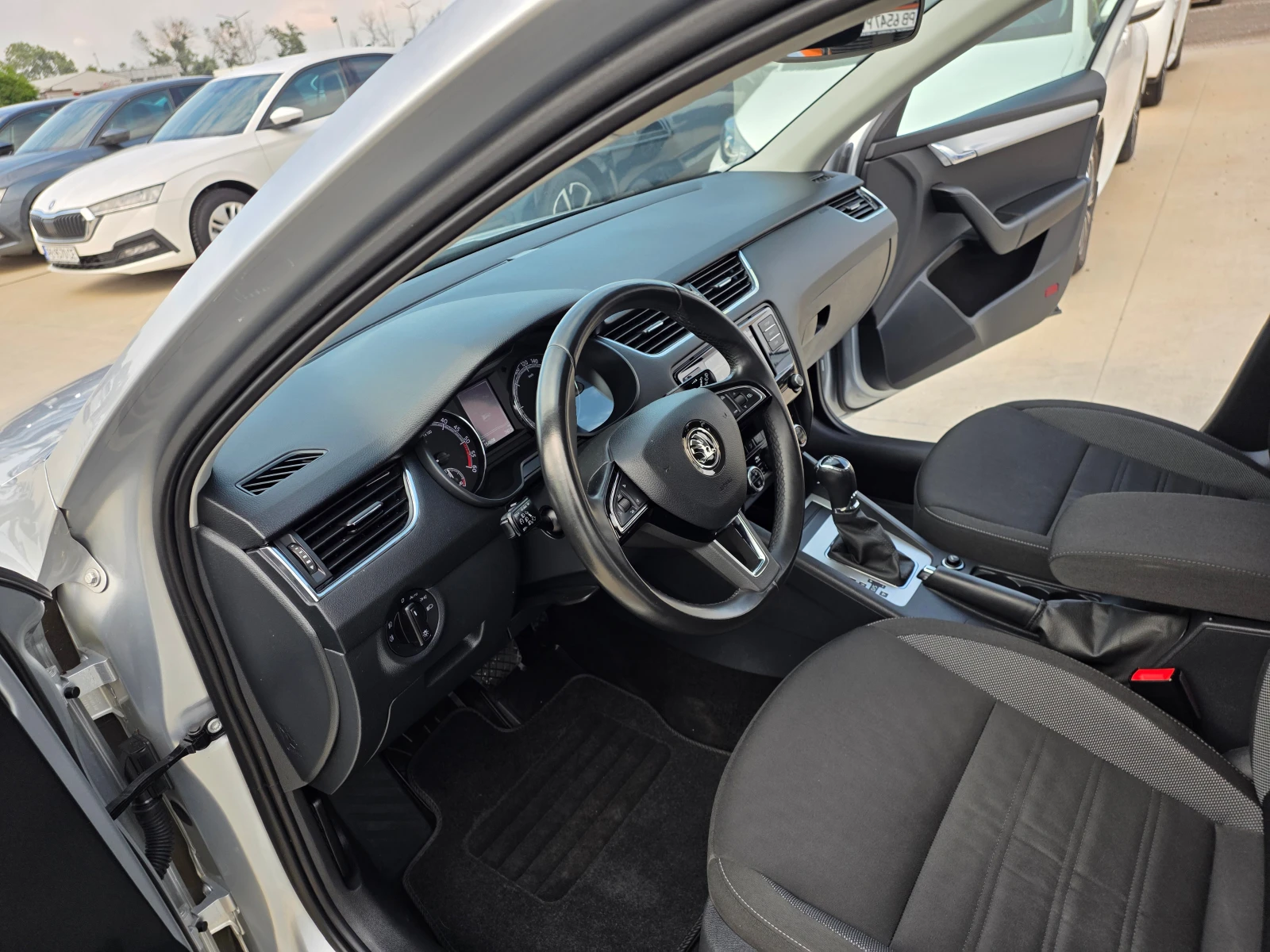Skoda Octavia 2.0 TDI А/Т-150кс, снимка 13 - Автомобили и джипове - 55136090