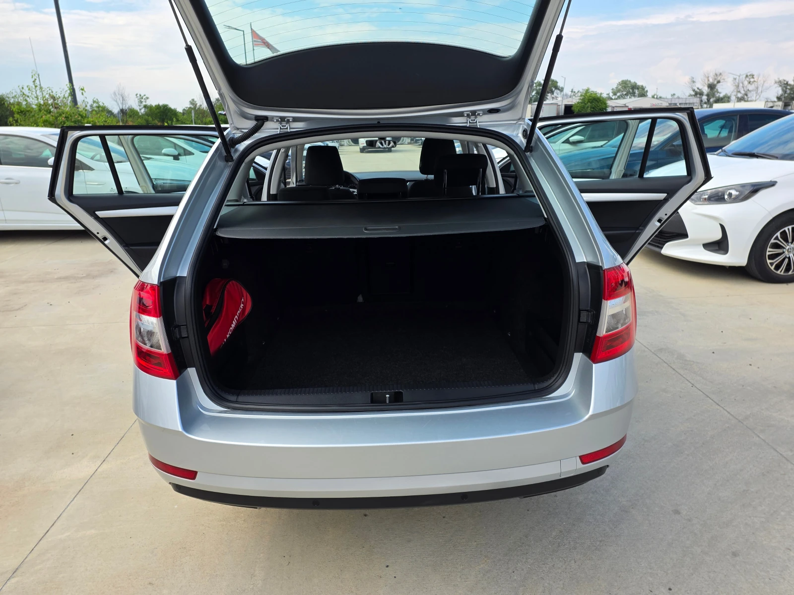 Skoda Octavia 2.0 TDI А/Т-150кс, снимка 11 - Автомобили и джипове - 55136090