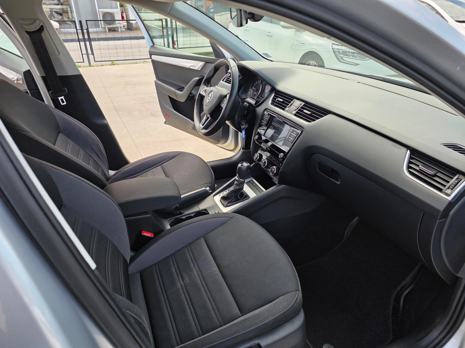 Skoda Octavia 2.0 TDI А/Т-150кс, снимка 9 - Автомобили и джипове - 55136090