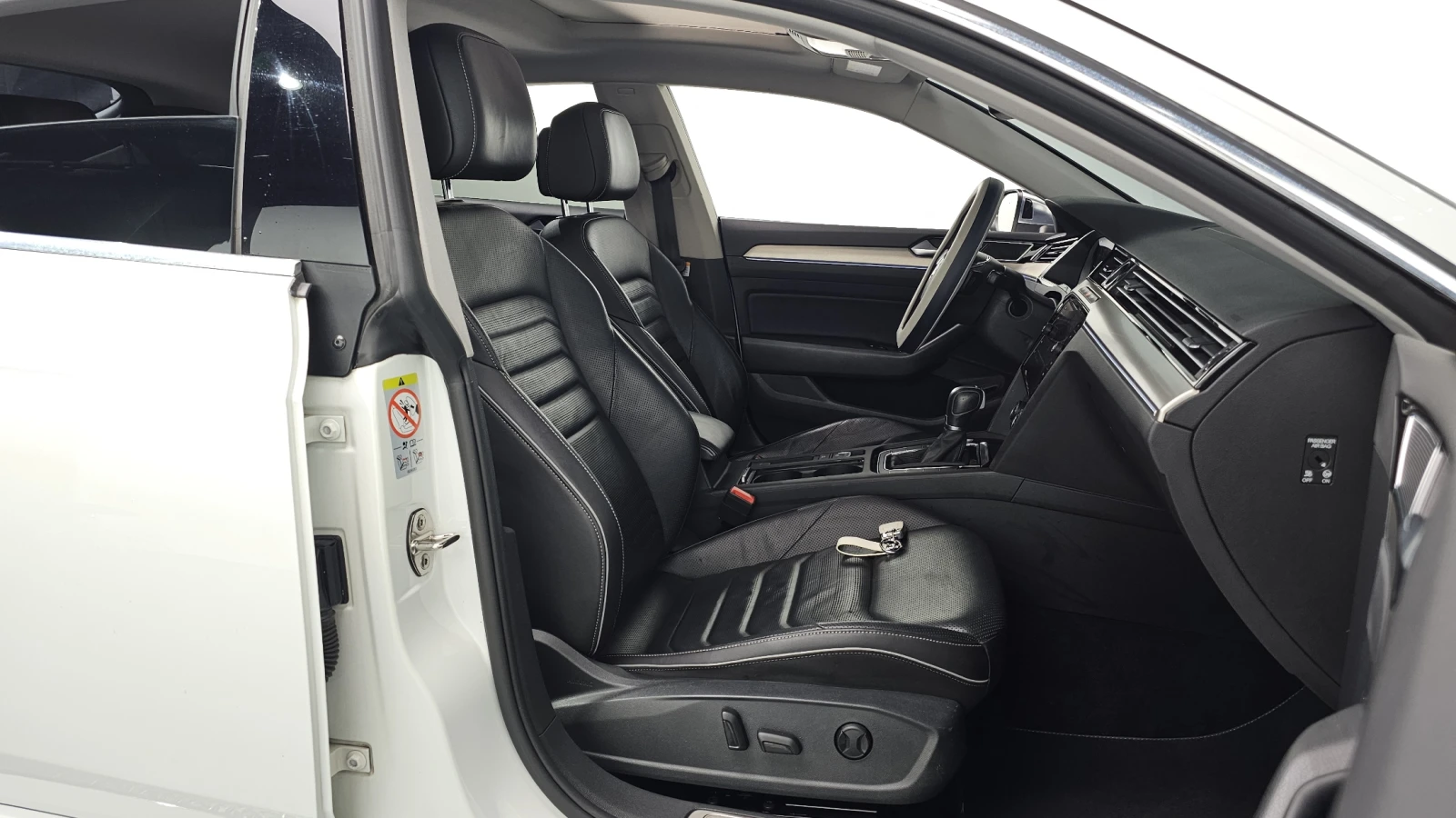 VW Arteon 2.0 TDI* BLIND SPOT* МАСАЖ* ЕЛ. БАГАЖНИК* ЛЮК* КРА, снимка 10 - Автомобили и джипове - 55496245