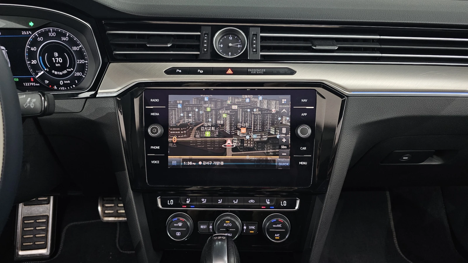 VW Arteon 2.0 TDI* BLIND SPOT* МАСАЖ* ЕЛ. БАГАЖНИК* ЛЮК* КРА, снимка 14 - Автомобили и джипове - 55496245